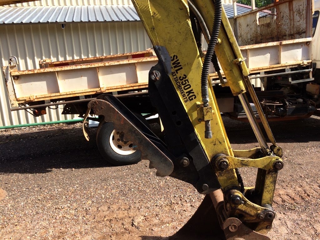 5 Tonne Excavator With Attachments